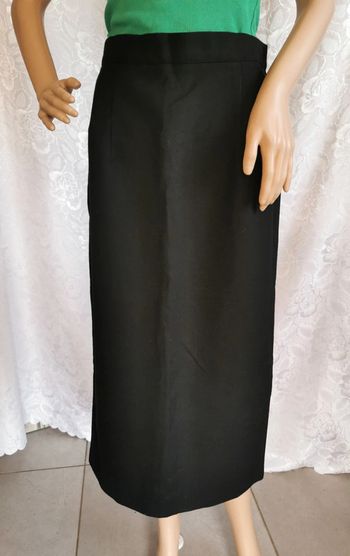 Jupe. Noire.. Taille 36.