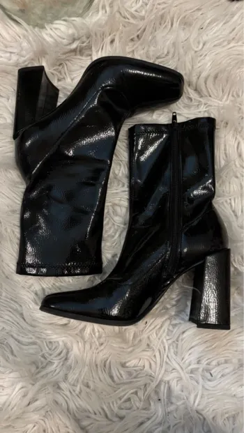 Bottines vernies à talons