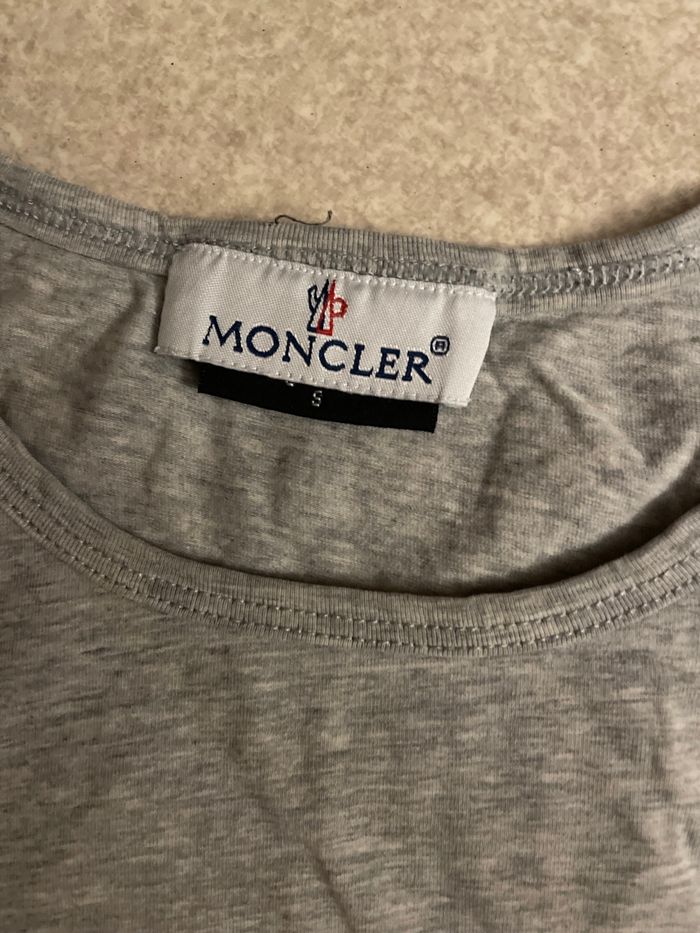 tee-shirt homme Moncler taille S gris bandes bleu blanc rouge parfait etat - photo numéro 4