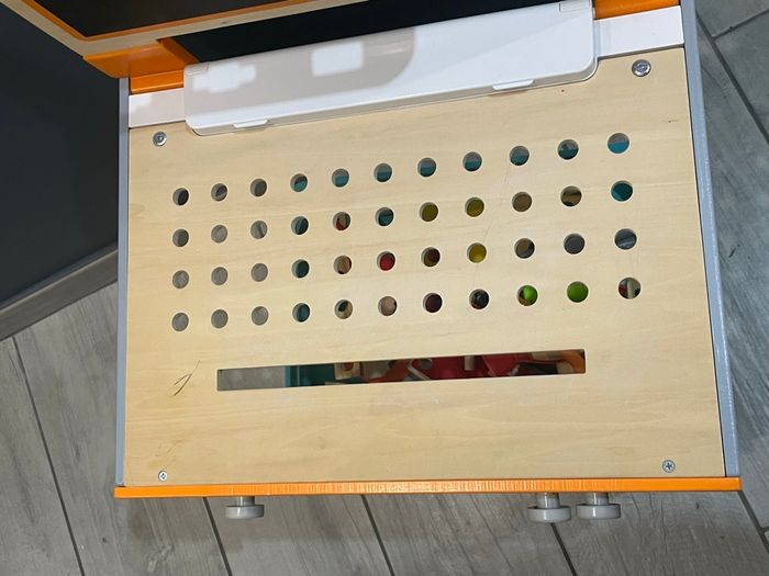 Établi avec accessoires et table à dessin - photo numéro 3