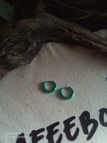 Petites créoles vert métallisé