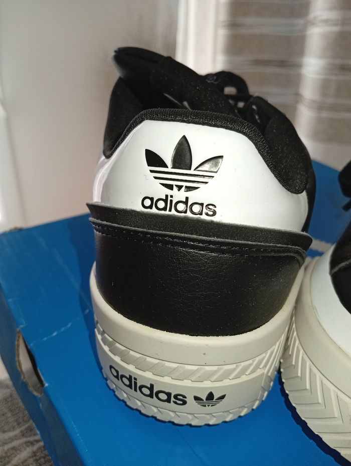 Baskets Adidas neuves t.38.5 - photo numéro 4