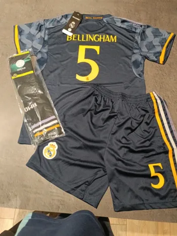 Tenue foot Real Madrid Jude Bellingham bleu. T.24