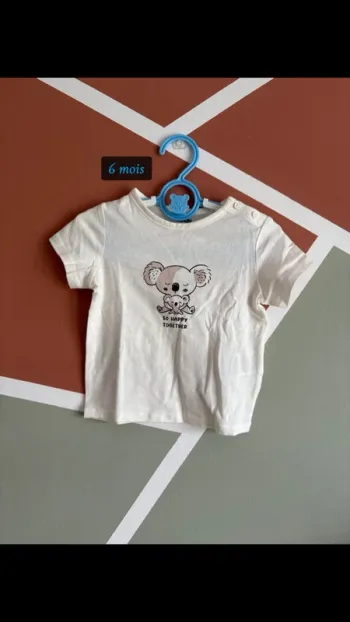 • T-shirt.