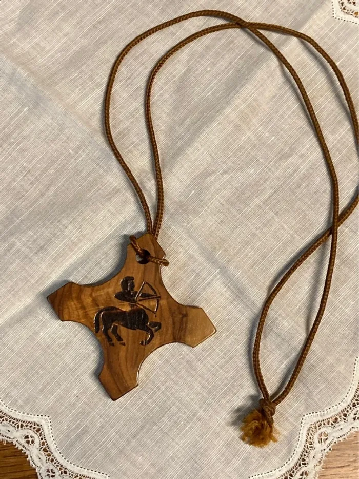 Collier sagittaire bois