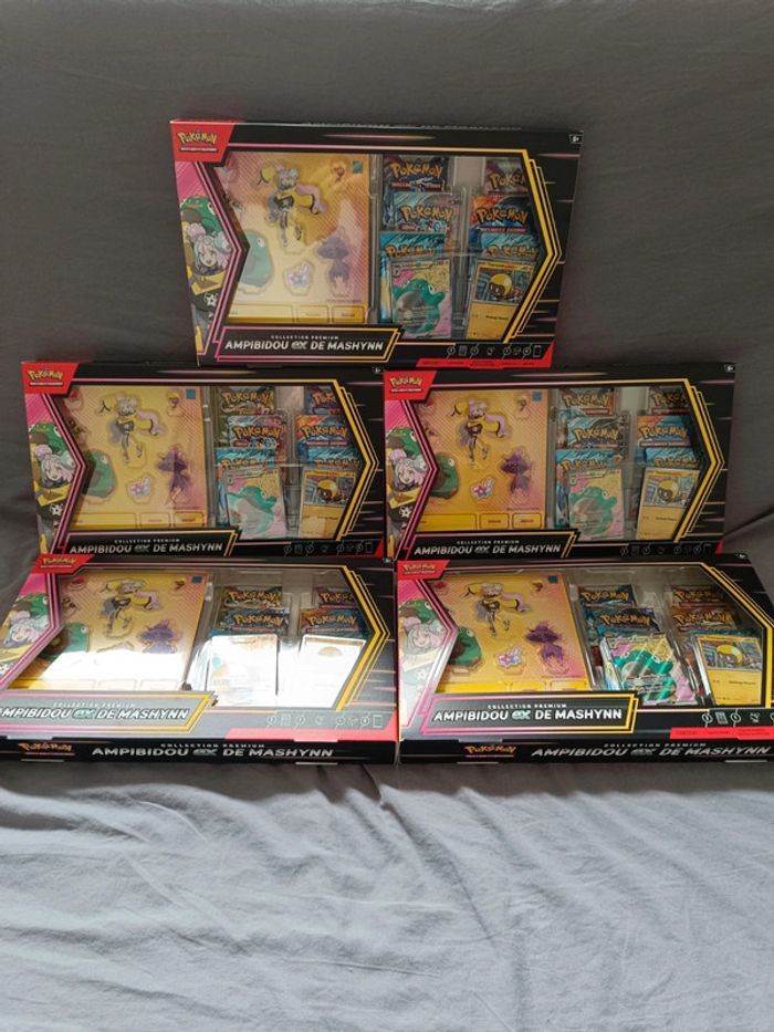 Coffret Pokémon Collection Premium Ampibidou-ex de Mashynn (EV9, EV8, EV7, EV2 EV1)