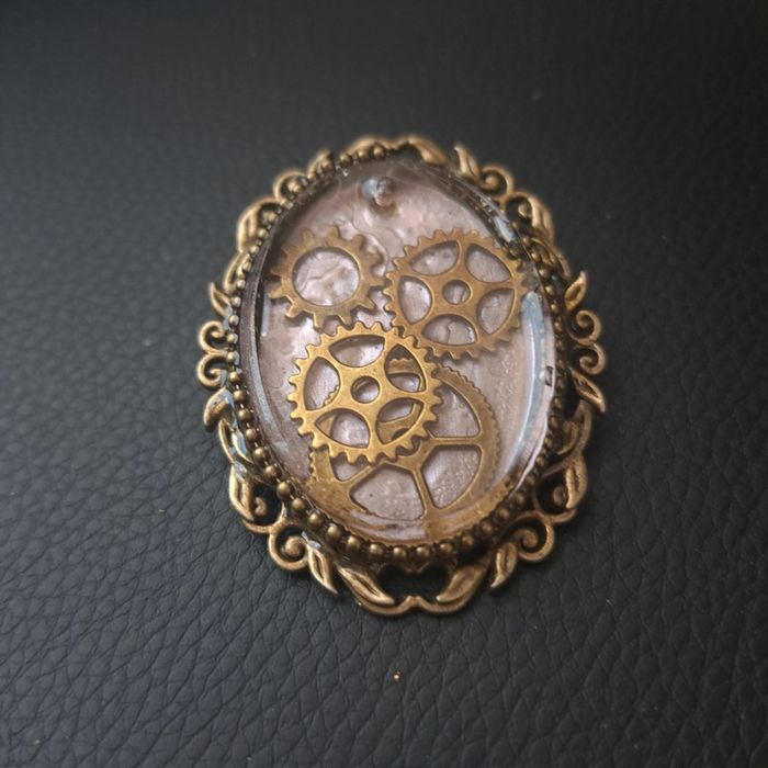Broche style industrielle résine - photo numéro 5