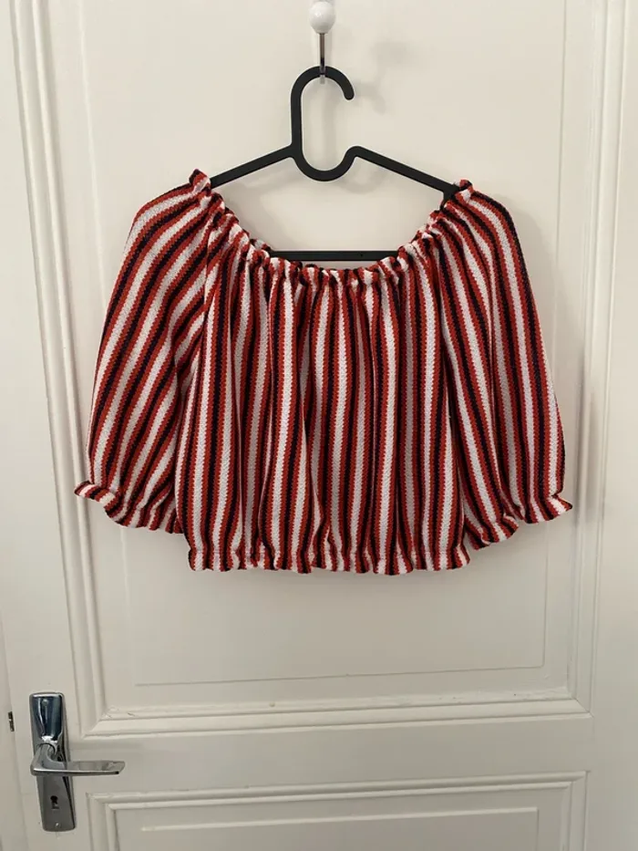 Crop top à rayures épaules dénudées Pull&Bear