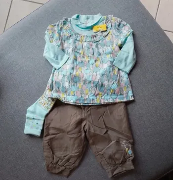 Ensemble pantalon t-shirt chaussettes