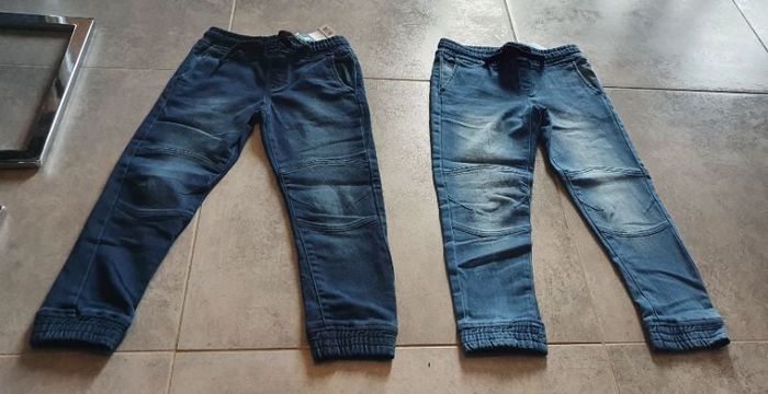 Lot de jeans 8/9 ans neuf