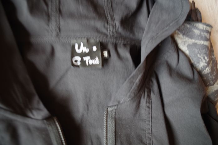 Robe Noir et taupe Un . C Tout  - T. 40 - photo numéro 7