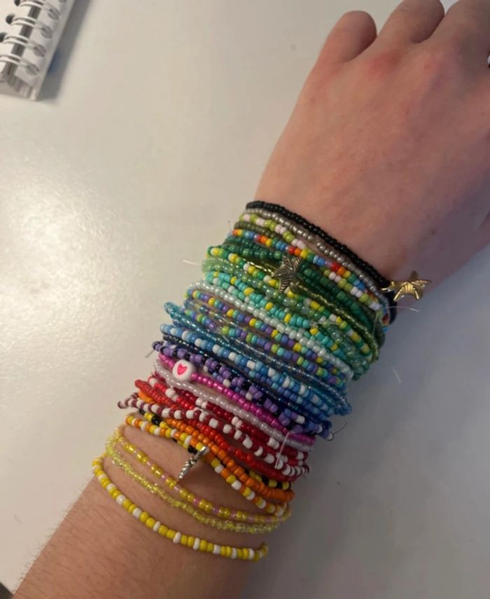 Lot 38 bracelets perles