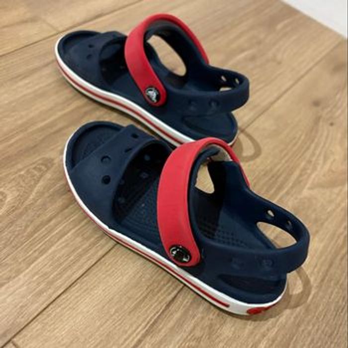 Sandales CROCS taille 25-26