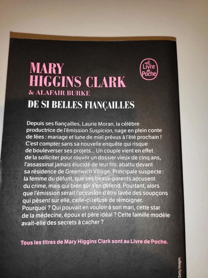 📚 Livre de poche De si belles fiançailles Mary Higgins Clark 📚 - photo numéro 2
