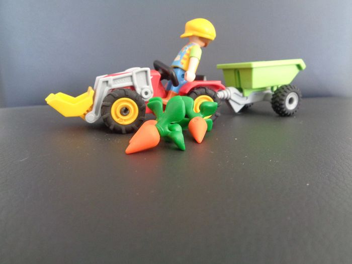 Enfant avec tracteur et remorque - playmobil 4943