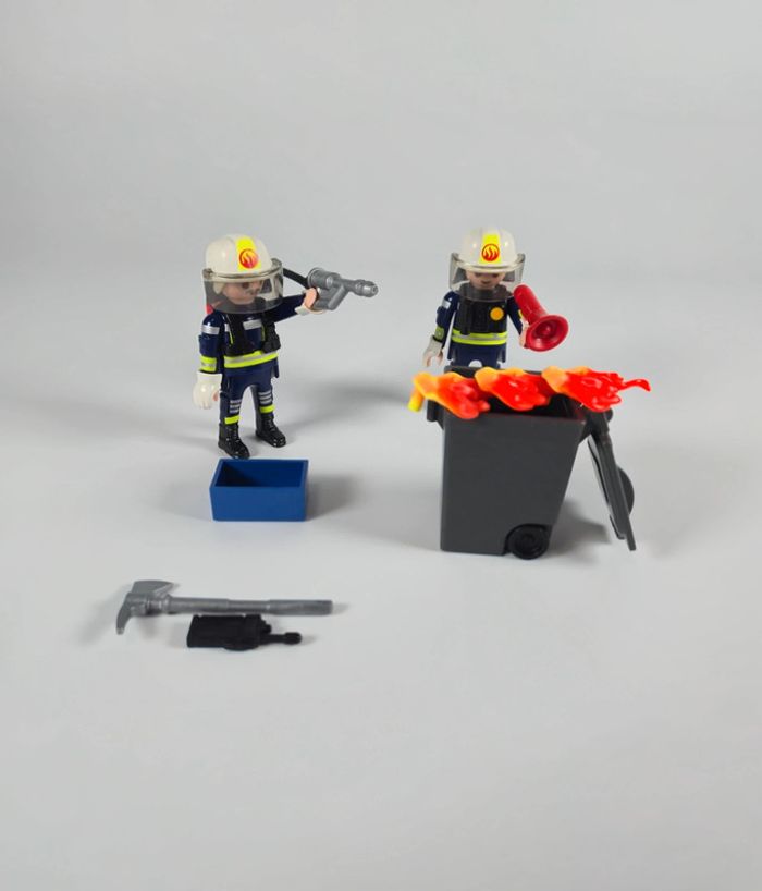 Pompiers et poubelle en feu - photo numéro 3