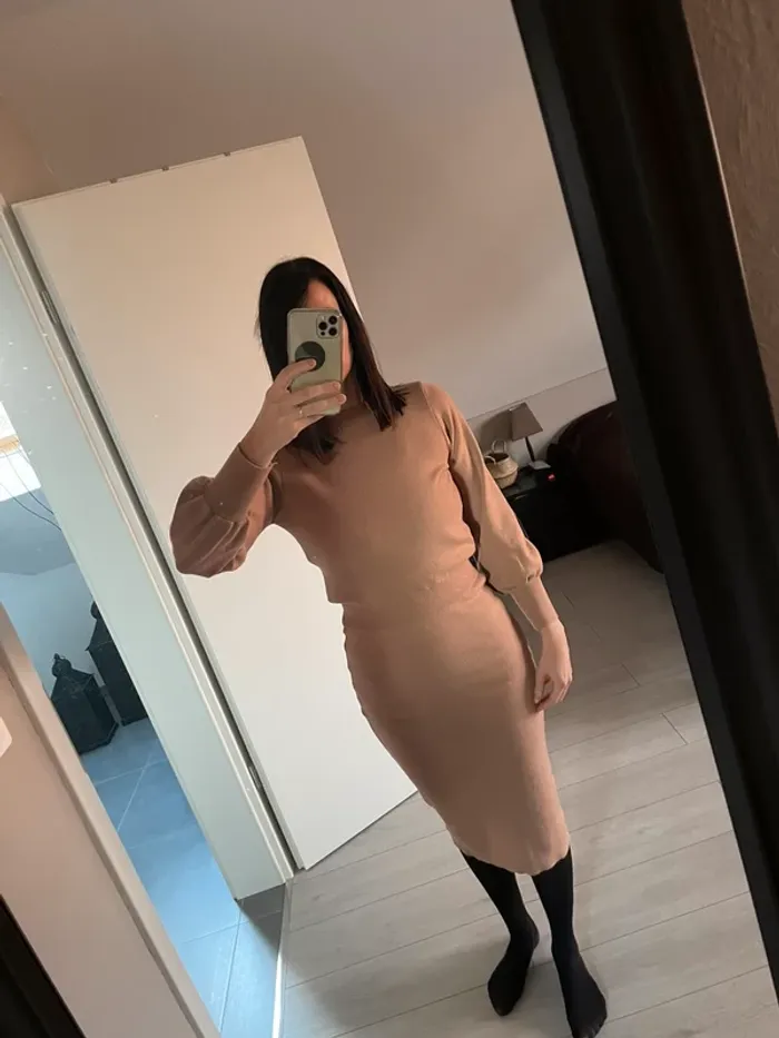 Jupe et pull beige - photo numéro 2
