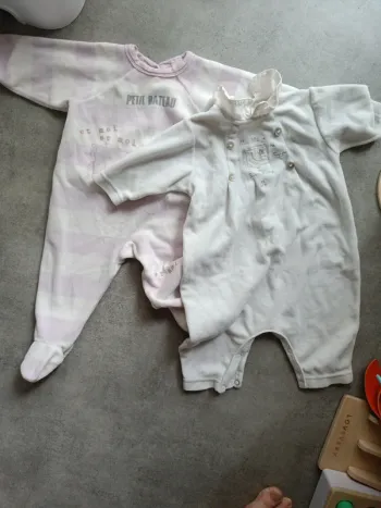 Lot de 2 pyjamas Petit Bateau et Sucre d'orge velours 6 mois
