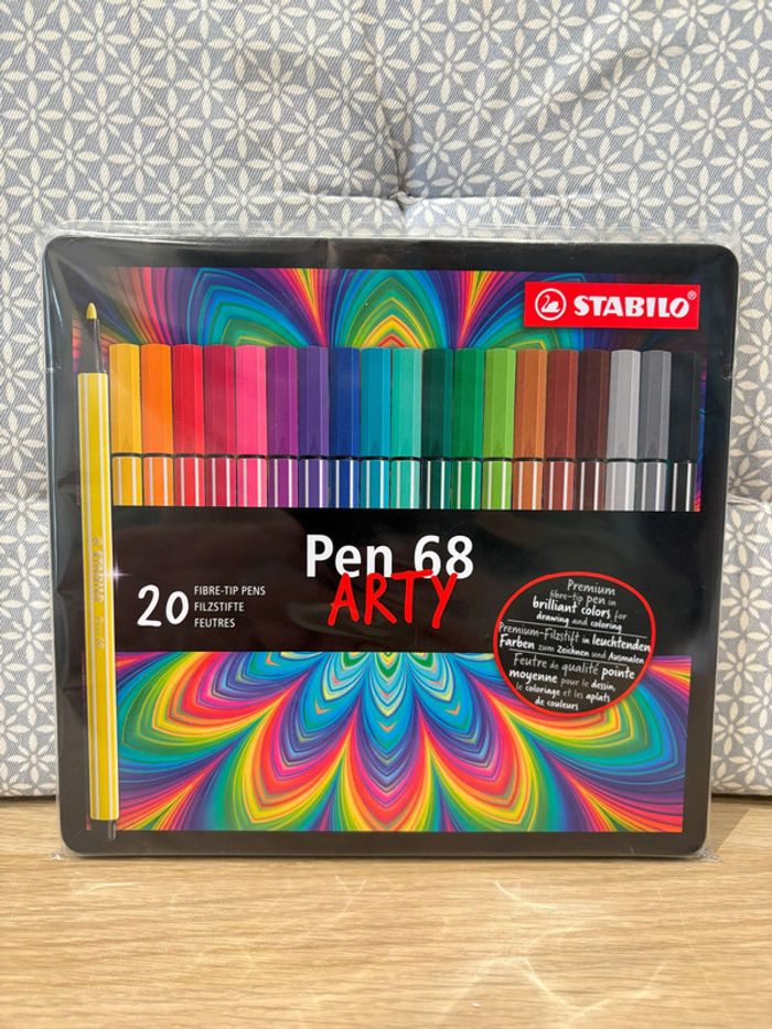 Boite Métal de 20 Feutres de Dessin Premium Arty "Pen 68"