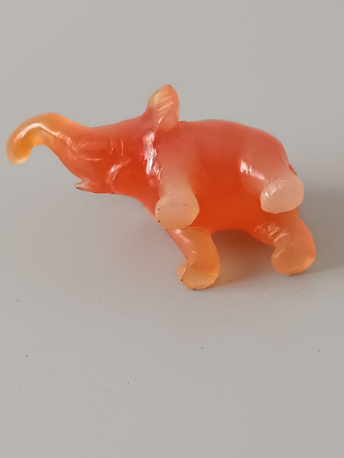 Éléphant orange en verre - photo numéro 3