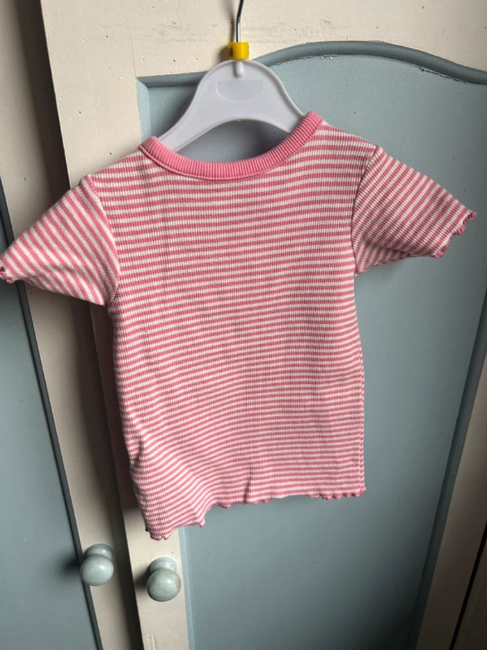 Tee shirt manches courtes rose à rayures , 6-9mois - photo numéro 3