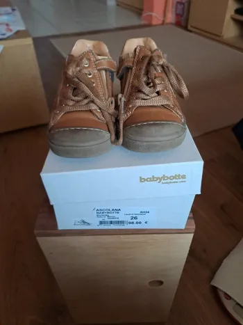 Chaussures Babybotte en cuir Taille 26
