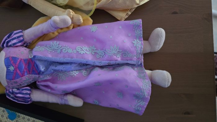 🤩🩷⚘️Poupées peluches , disneyland paris belle et raiponce (ferme) 🩷🤩⚘️ - photo numéro 5