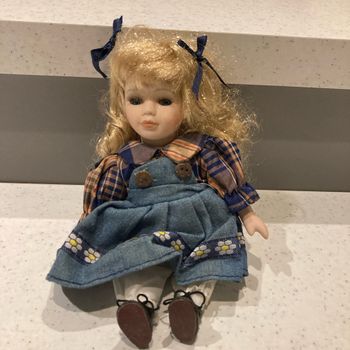 Poupée porcelaine 20 cm