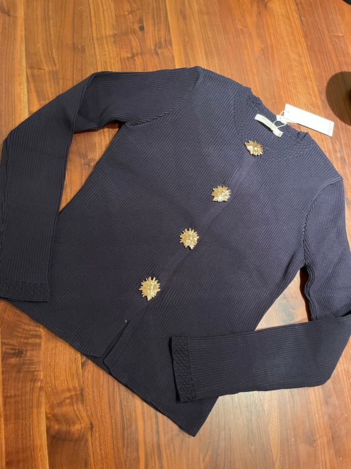 Cardigan bleu marine avec bouton doré - photo numéro 2