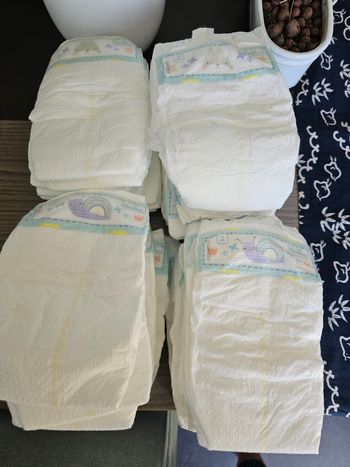 Lot de 11 couches Pampers premium protection taille 2