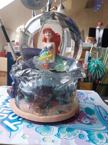 Snowglobe disney disneyland Paris ariel, la petite sirène