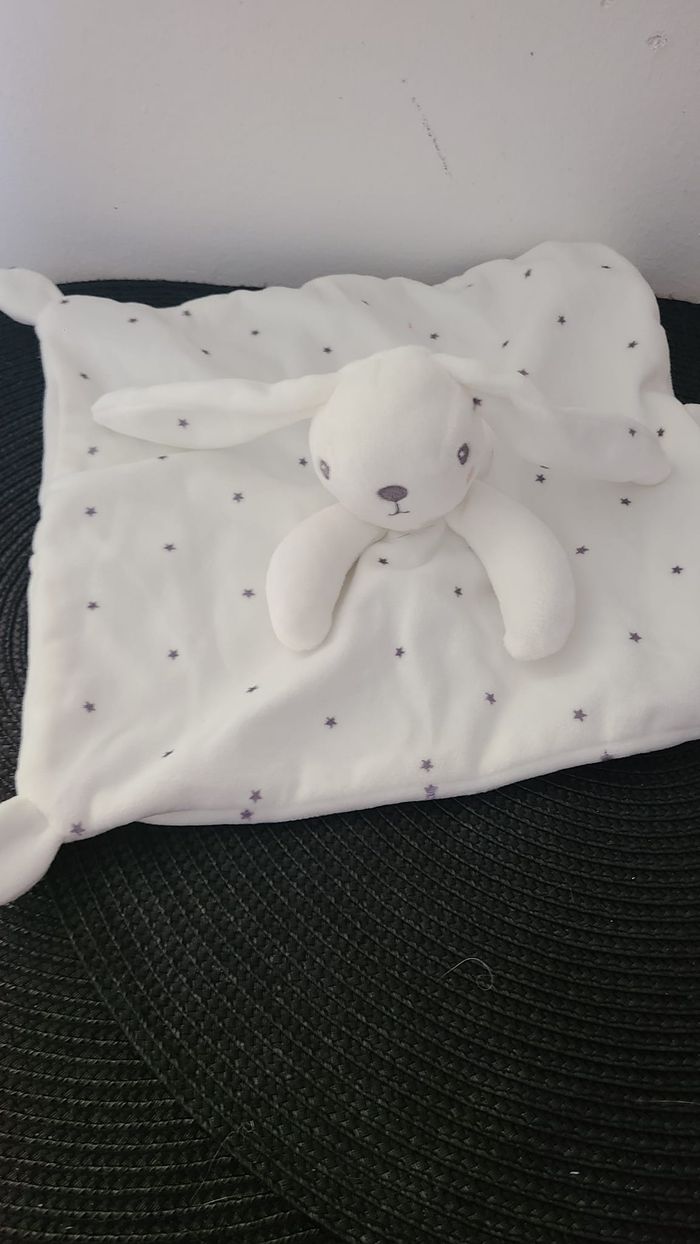 Doudou plat lapin SIMBA TOYS blanc étoiles attache tétine - photo numéro 3