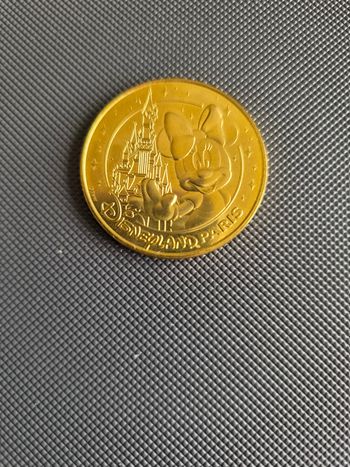 Médaille de Paris Minnie Mouse et le Château de la Belle au Bois Dormant