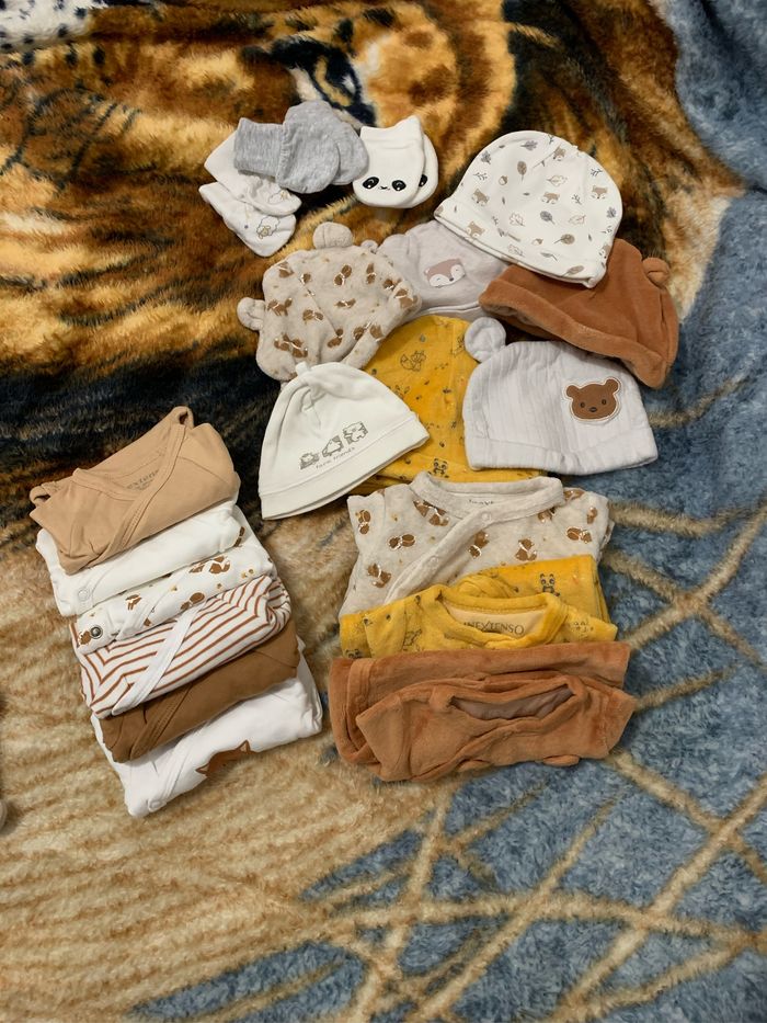 Lot vêtements naissance, 1 et 3 mois - photo numéro 2