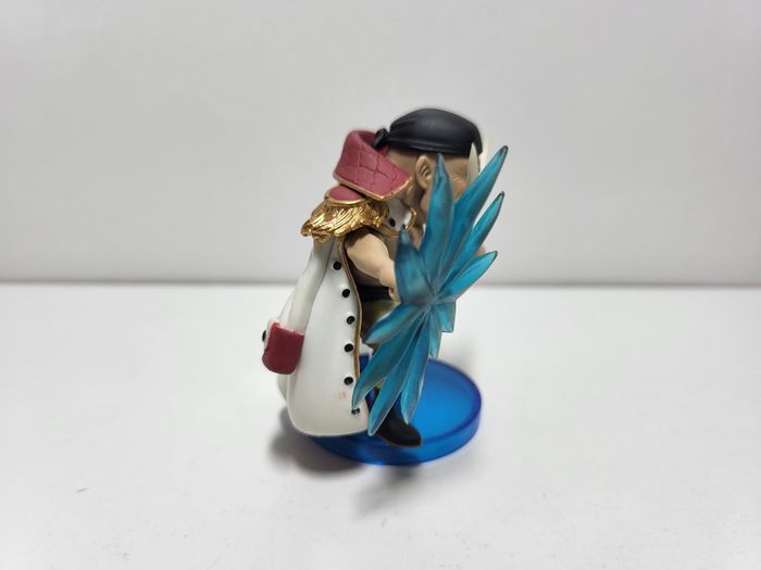 Edward Newgate White Coat Arms Folded One Piece WCF Figurine - photo numéro 4