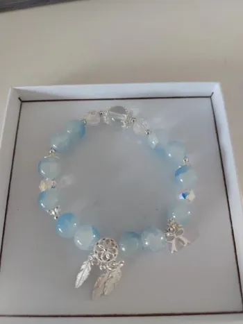 Jolie bracelet perles en verre craquelés bleu