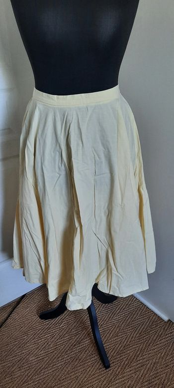Jupe jaune à boutons