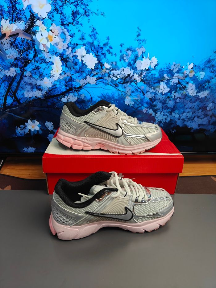 Nike Zoom Vomero 5 Photon Mousse Rose Poussière Taille 39
