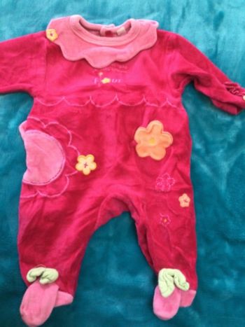 grenouillère 1 mois comme neuve velours rose