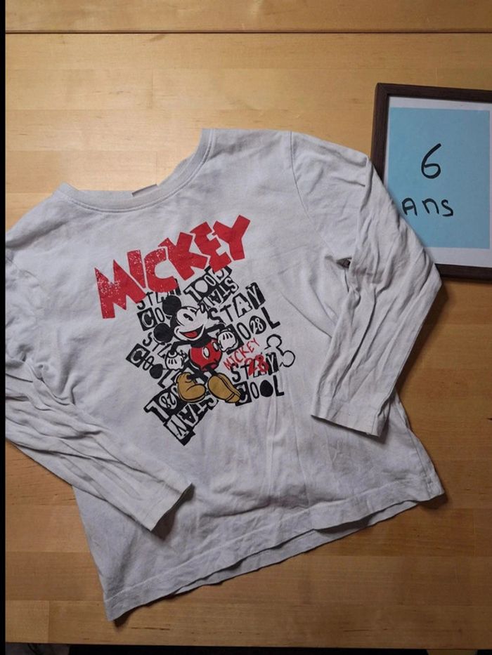 T-shirt manches longues pour garçon taille 6 ans Marque Disney très bon état
