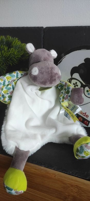 doudou hippopotame baby nat bn0711 bazile blanc vert feuilles gris Fourrure