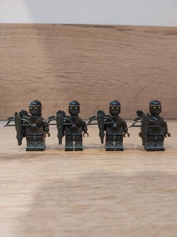 Figurines type lego 4 guerriers orcs seigneur des anneaux