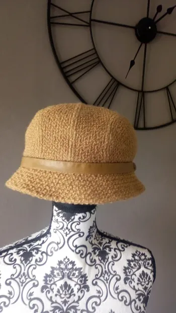 Chapeau épais automne hiver marron clair