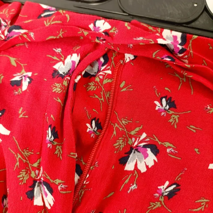 Jupe portefeuille rouge à fleurs Caroll taille 40 en viscose fluide A1452 - photo numéro 7