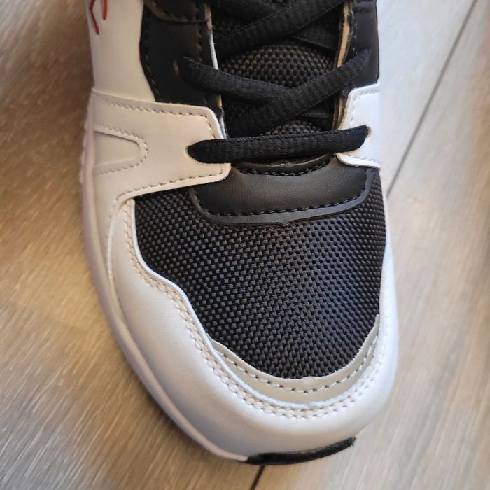Baskets blanche noir et rouge. Modèle Ramp up B GS. Taille 37.5 ( 5Y). Marque Champion - photo numéro 6
