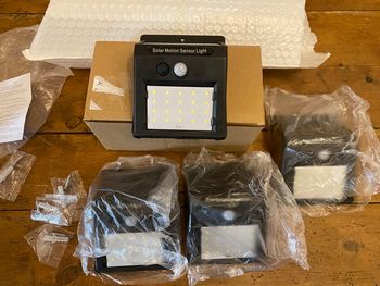 Neuf 4 Lampes Solaire + détecteur de Mouvementp