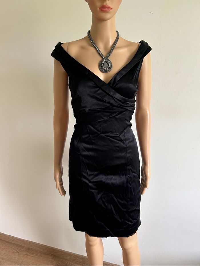 Robe noire satinée sans manches Mango taille L jamais portée (taille petit)