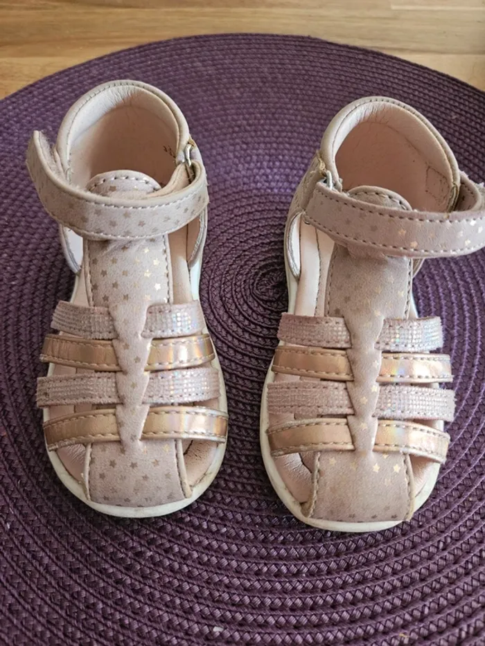 Sandales taille 20