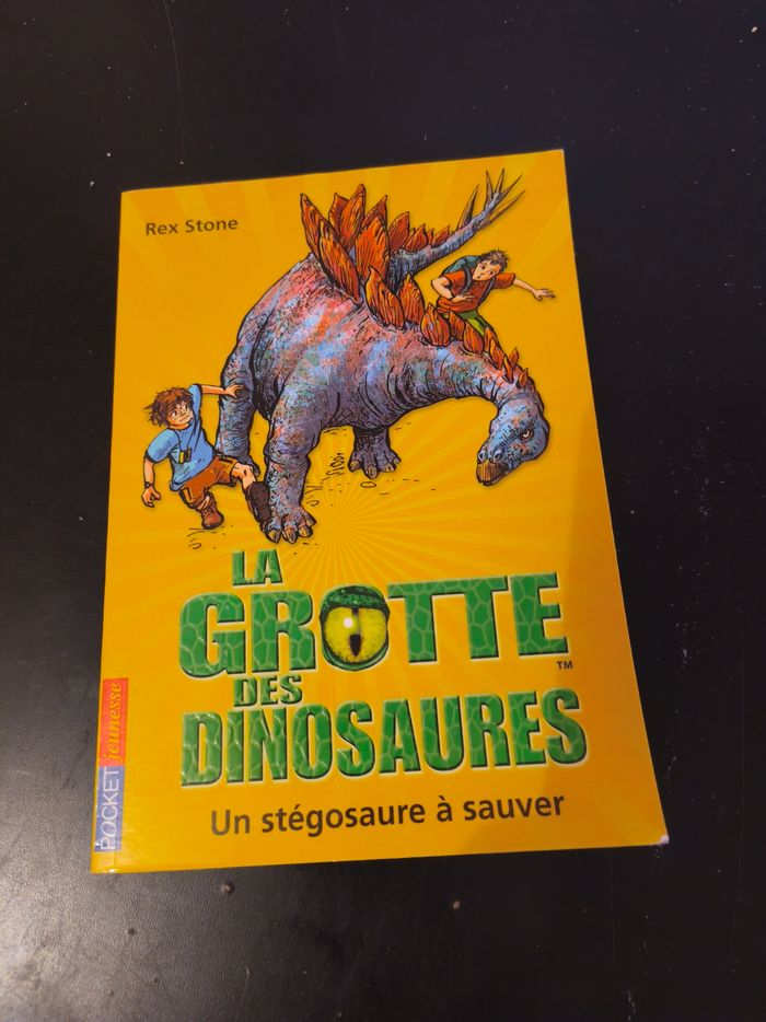 Livre La grotte des Dinosaures