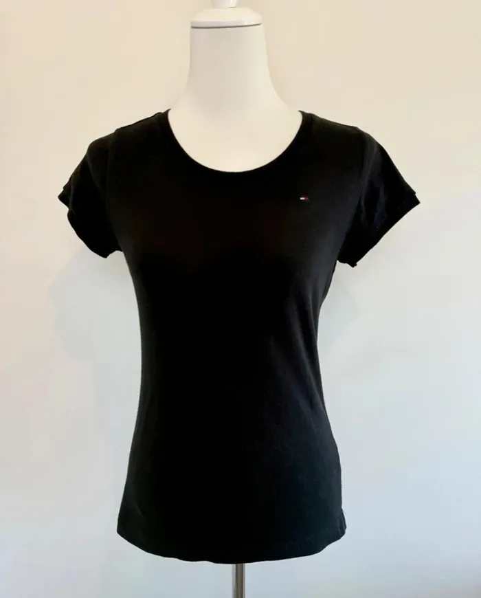 T-shirt Tommy Hilfiger femme noir taille L très bon état - photo numéro 5